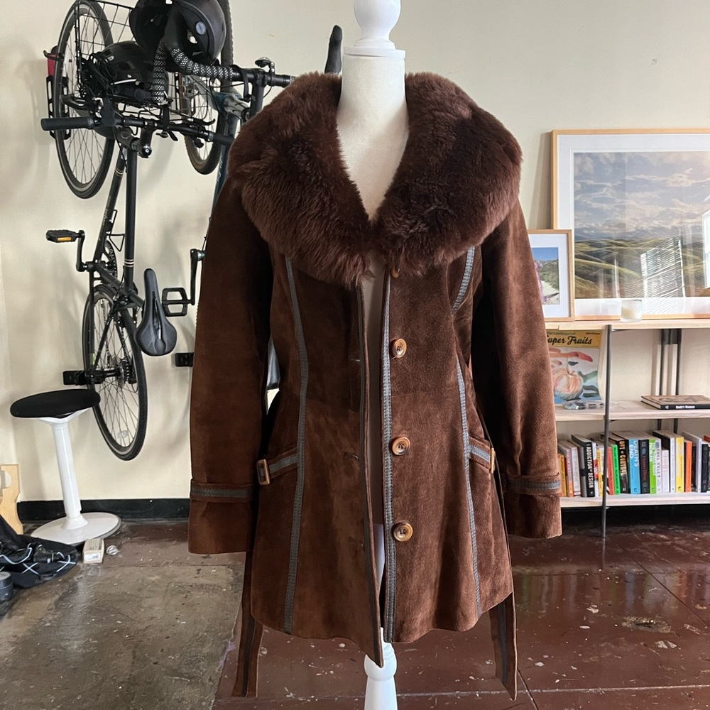 Brown suede vintage jacket with faux fur collar
